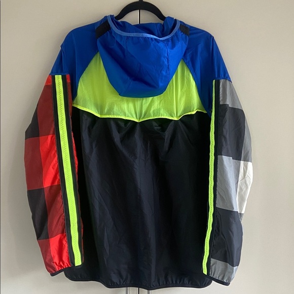Nike Running Run Wild Pack Windrunner Jacket - Picture 15 of 16